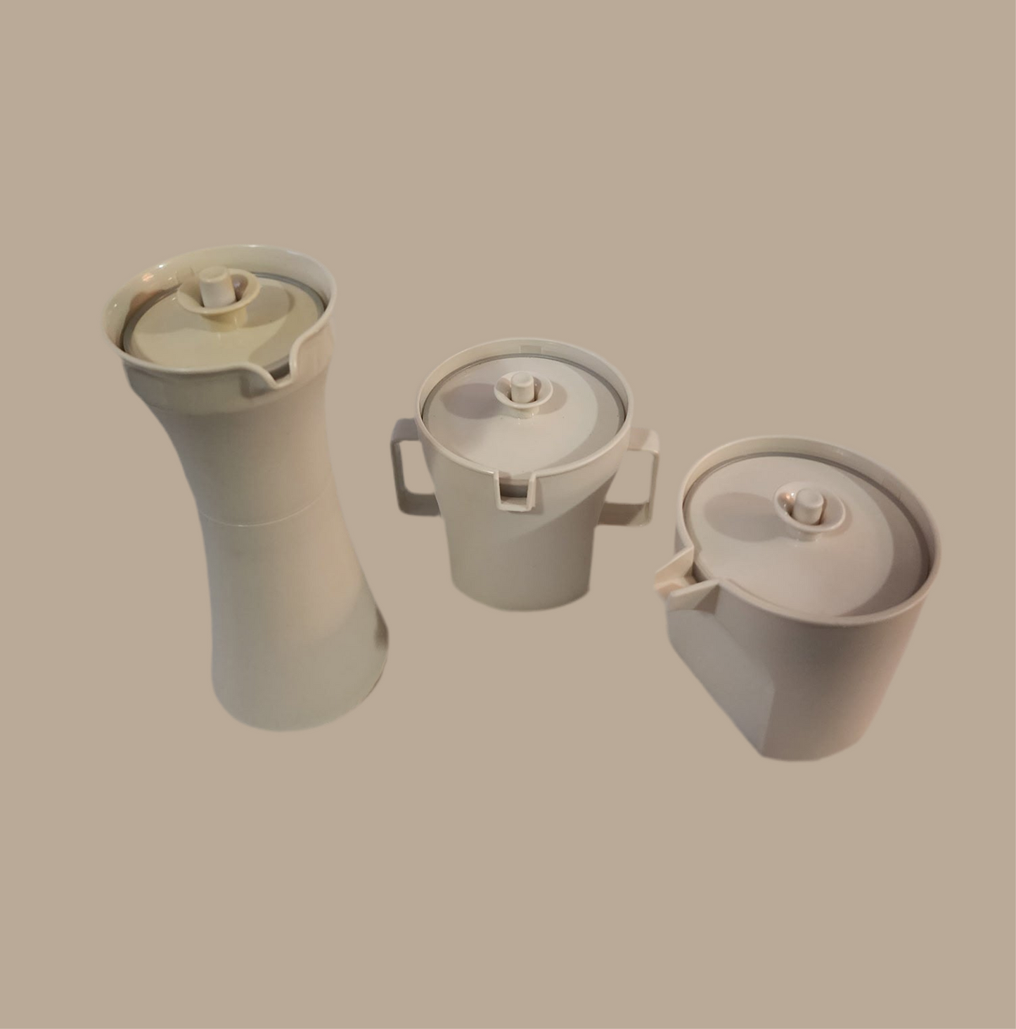 Tupperware creamer, sugar, vinegar,oil,or salad dressing dressing