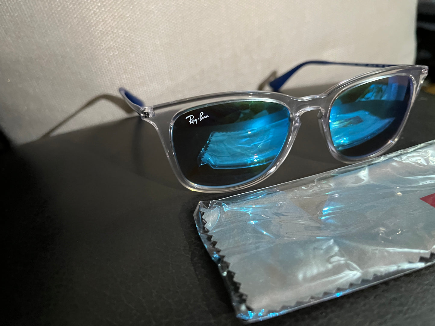 Kids Ray-ban Erika’s with a clear frame and Blue lens