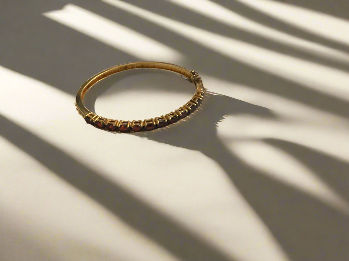 Stunning sterling silver 925 vermeil red stone bracelet