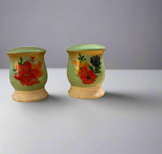 Salt a pepper shaker set