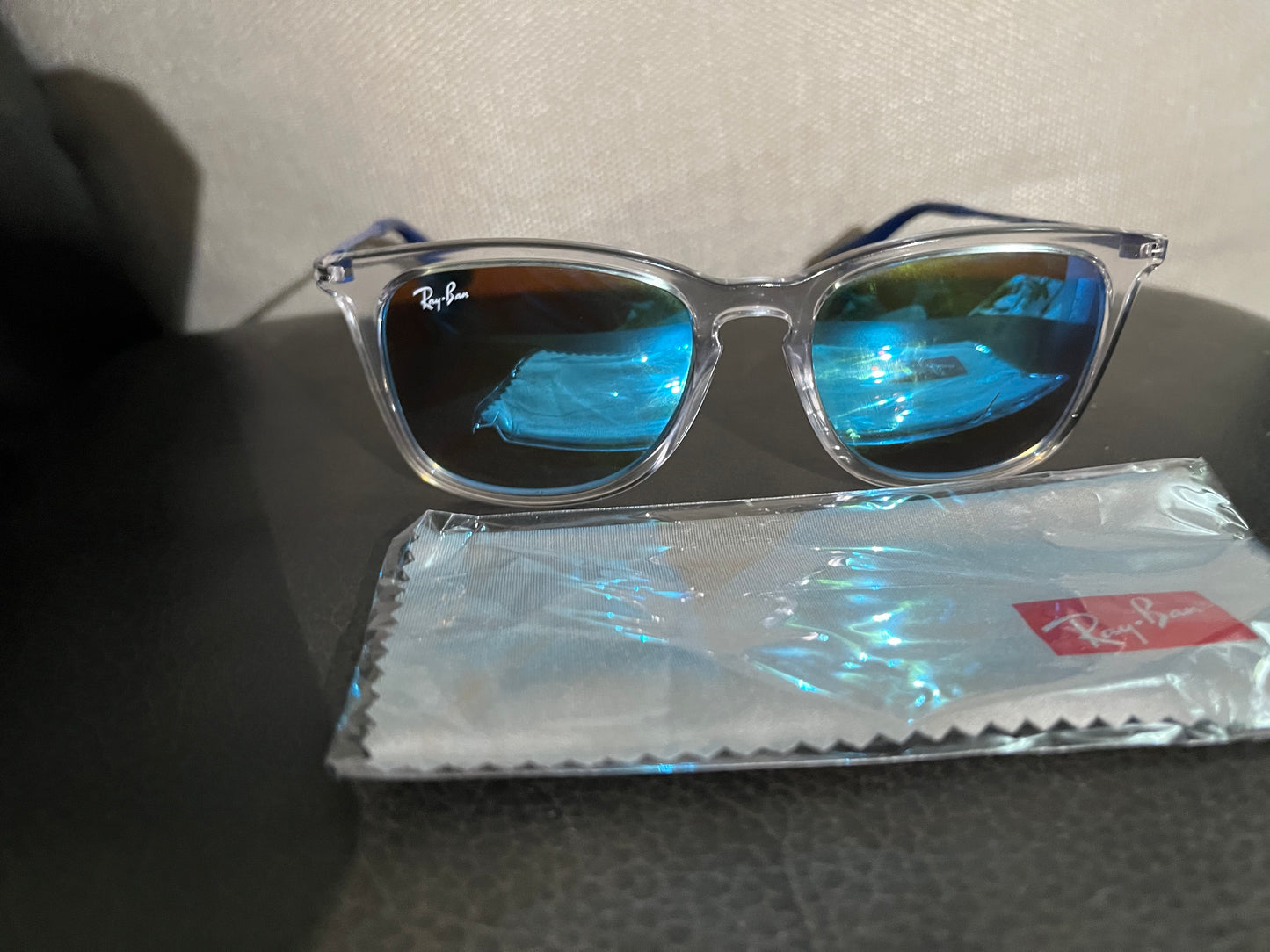 Kids Ray-ban Erika’s with a clear frame and Blue lens