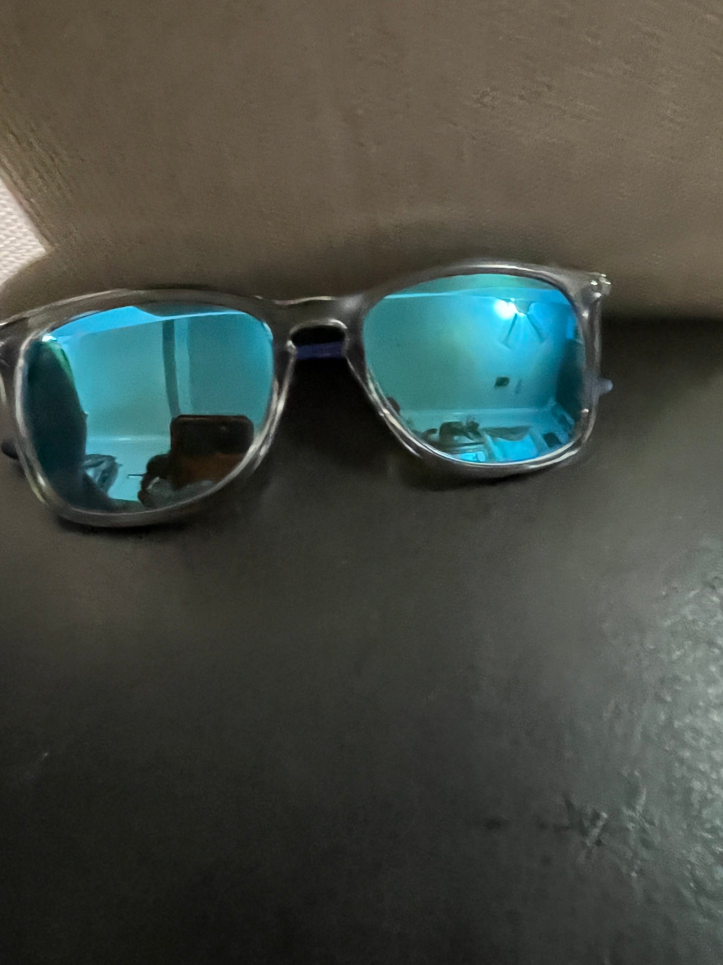 Kids Ray-ban Erika’s with a clear frame and Blue lens