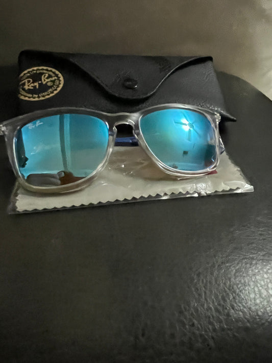 Kids Ray-ban Erika’s with a clear frame and Blue lens